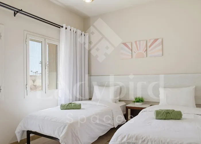 Ladybird - Azzurra Endless Blue شقة الغردقة